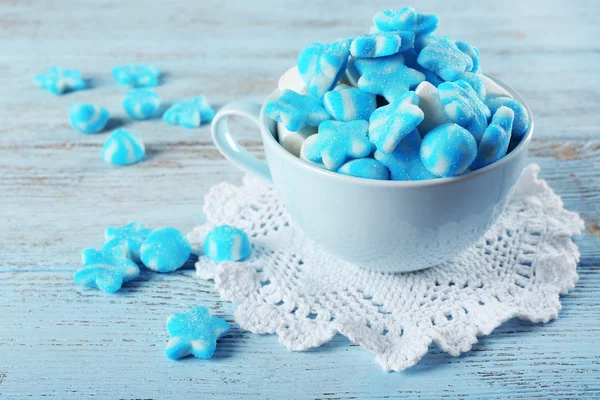 Tasse mit süßen Bonbons — Stockfoto