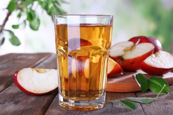 Glas Apfelsaft — Stockfoto