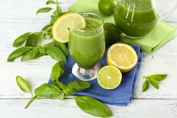 Gezonde groene smoothie — Stockfoto
