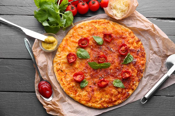 Pizza with cherry tomatoes — Stock Photo, Image