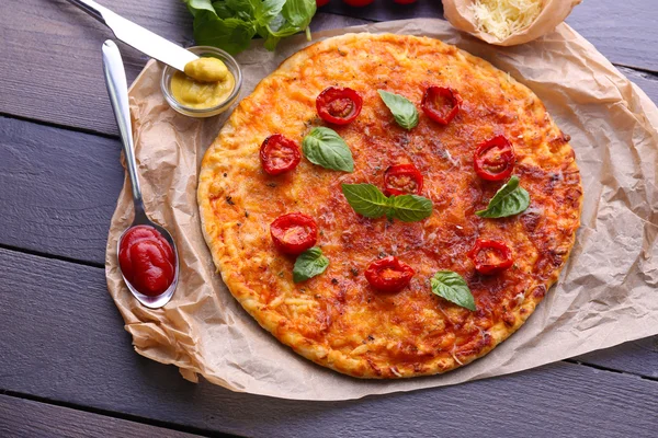 Pizza with cherry tomatoes — Stock Photo, Image