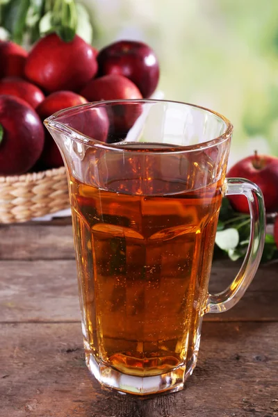 Fullständig kanna äppeljuice — Stockfoto