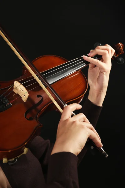 Violinist playing violin — Stock Photo, Image