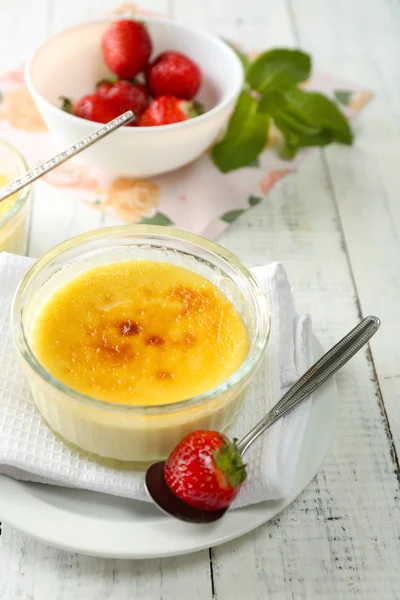 Creme brulee dessert — Stock Photo, Image