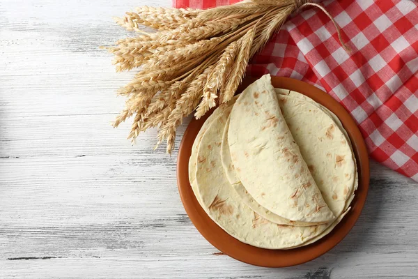 Montón de tortilla casera en plato — Foto de Stock