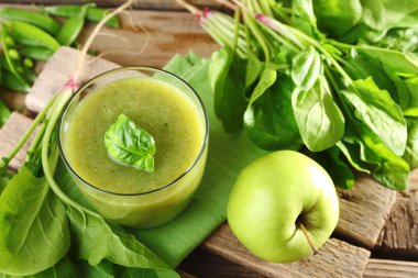 Yeşil sağlıklı meyve suları