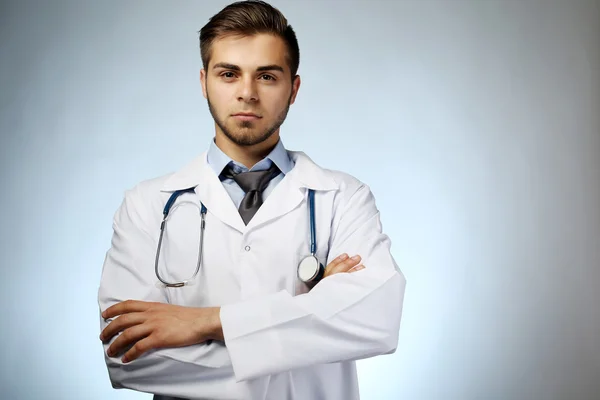 Médecin masculin avec stéthoscope — Photo