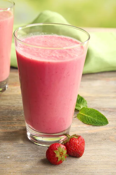 Glasses of milkshake with strawberries — Stock Photo, Image