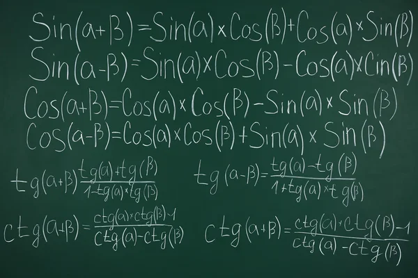 Fórmulas matemáticas sobre fondo pizarra — Foto de Stock