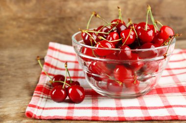 Fresh cherries in bowl with napkin