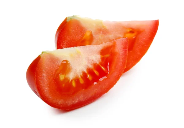 Tomate cereja fatiado isolado em branco — Fotografia de Stock