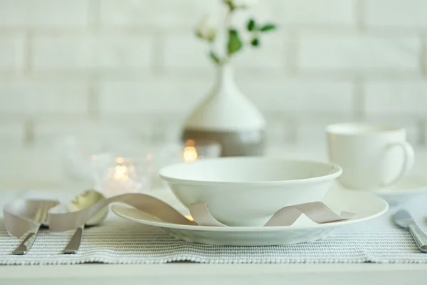 Beautiful holiday table setting in white and gray color — Stock Photo, Image