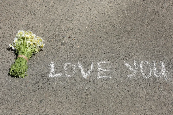 Beautiful bouquet of daisies on asphalt outdoors — Stock Photo, Image