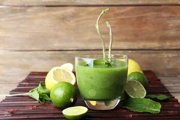 Suco saudável verde — Fotografia de Stock