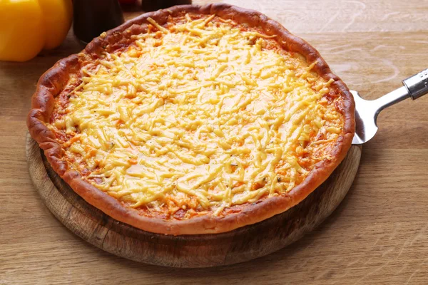 Tasty cheese pizza — Stock Photo, Image