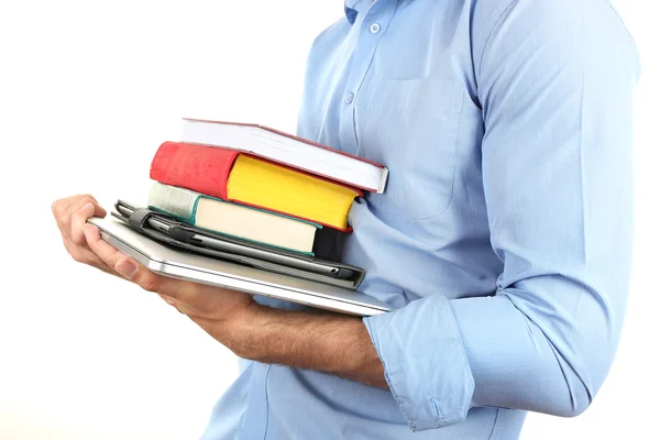 Uomo che tiene pila di libri con computer portatile e tablet isolato su bianco — Foto Stock