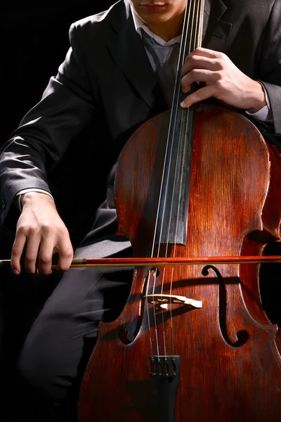 Άνθρωπος παίζοντας βιολοντσέλο — Φωτογραφία Αρχείου