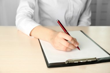 belge üzerinde yazma işkadını