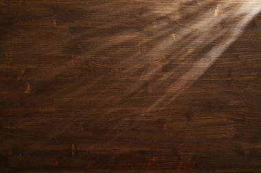 ahşap arka plan üzerinde ışık demeti