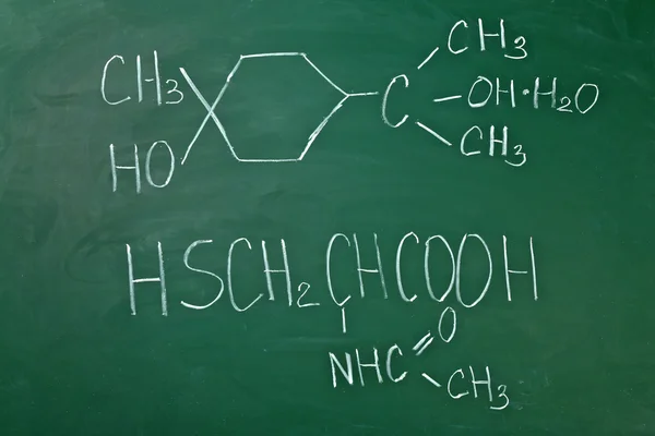 Molecule models and formulas on blackboard background — Stock Photo, Image