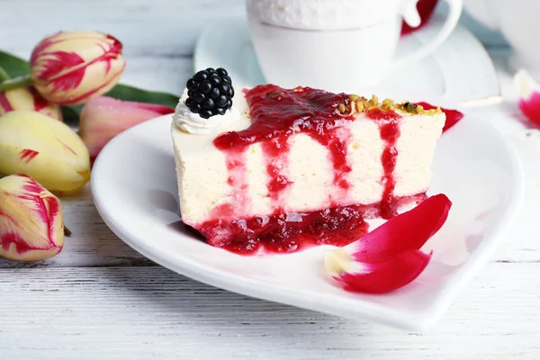 Tasty piece of cheesecake — Stock Photo, Image