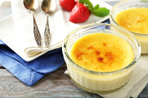 Creme brulee efterrätt — Stockfoto