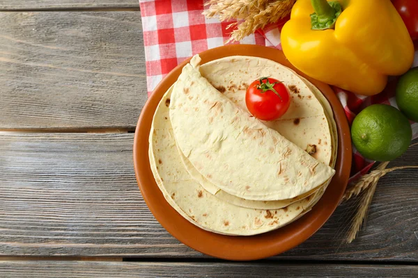 Tortilla de harina de trigo integral —  Fotos de Stock