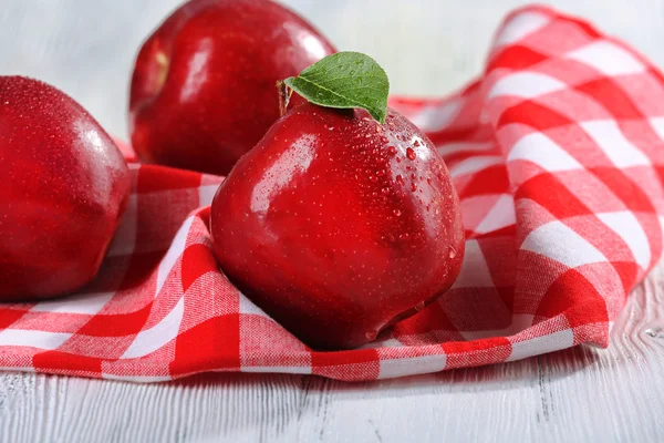 Ώριμα κόκκινα μήλα — Φωτογραφία Αρχείου