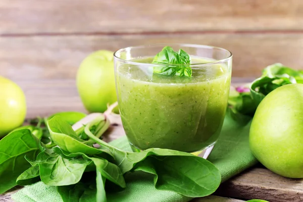 Copo de suco saudável verde — Fotografia de Stock