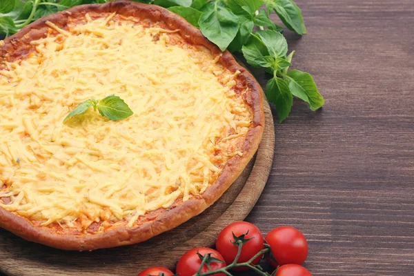 Cheese pizza with cherry tomatoes on table close up — Stock Photo, Image