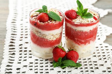 tatlı taze çilek ile