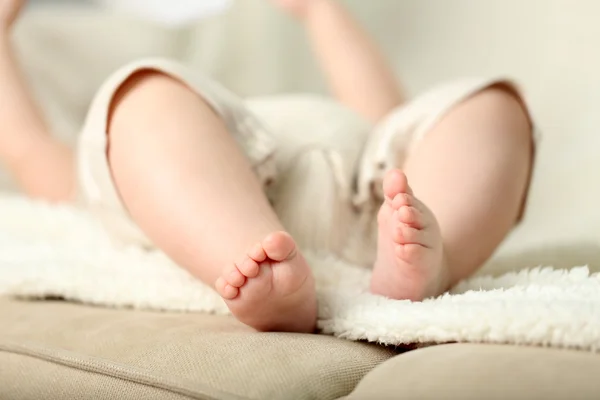 Pernas de bebé, close-up — Fotografia de Stock