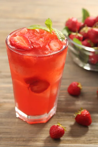 Suco de morango com bagas — Fotografia de Stock