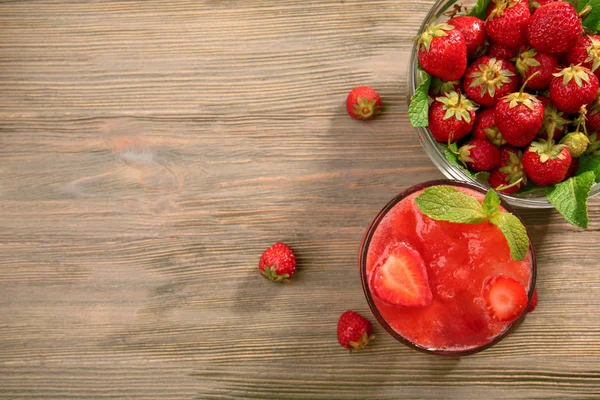 Strawberry smoothie with berries — Stock Photo, Image