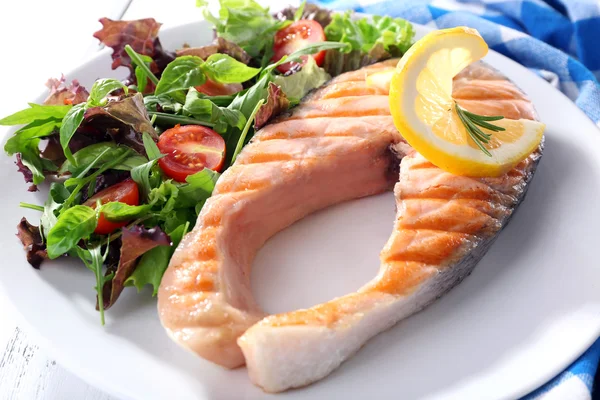 Tasty grilled salmon — Stock Photo, Image