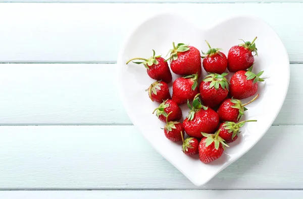 Rote reife Erdbeeren — Stockfoto