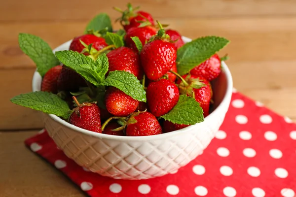 Fresas rojas maduras — Foto de Stock