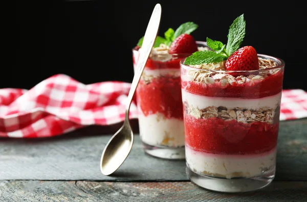 Postre con fresa fresca —  Fotos de Stock