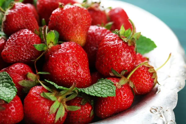 Red ripe strawberries — Stock Photo, Image