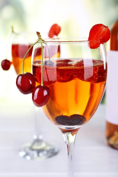 Glasses of wine with berries — Stock Photo, Image