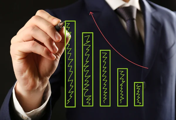 Homem de negócios mão escrever um gráfico de negócios — Fotografia de Stock