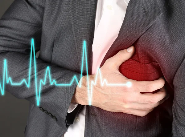 Homem com dor no peito - ataque cardíaco — Fotografia de Stock