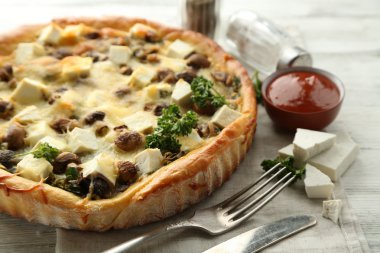 Peynir pasta mantar ile