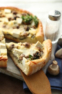 Peynir pasta mantar ile