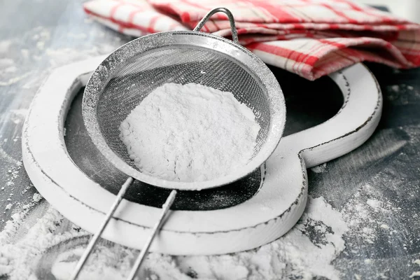 Sifting flour through sieve — Stock Photo, Image