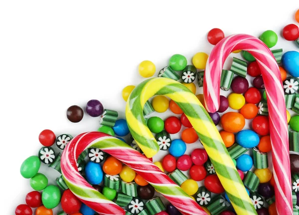 Bunte Bonbons isoliert auf weiß — Stockfoto