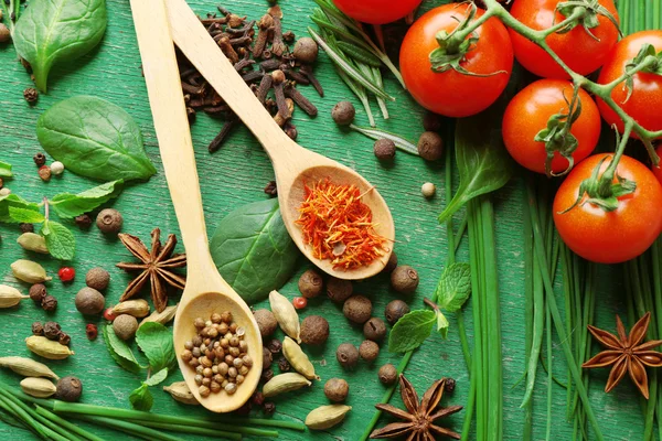 Wooden spoons with fresh herbs — Stock Photo, Image