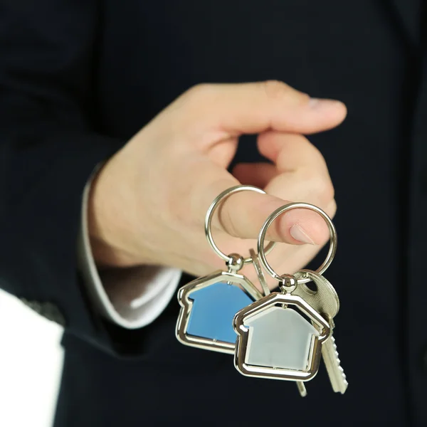 Hand mit Schlüsseln, Nahaufnahme — Stockfoto