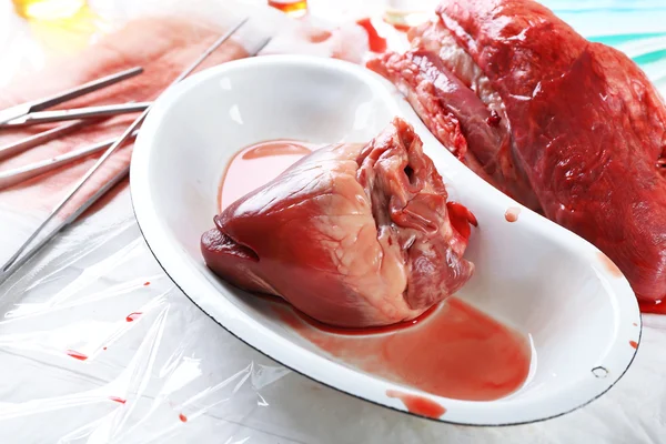 Heart organ in medical metal tray with tools on table close up — Stock Photo, Image