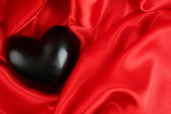 Coeur noir sur fond de tissu — Photo